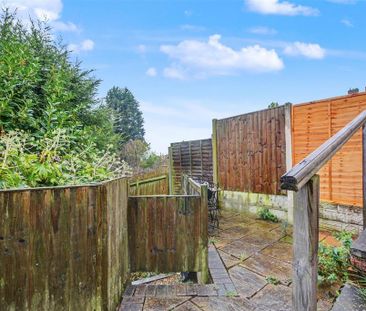 2 bedroom end of terrace house to rent - Photo 3