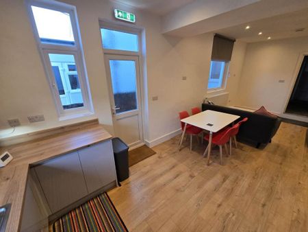 5 bedroom house to rent - Photo 3