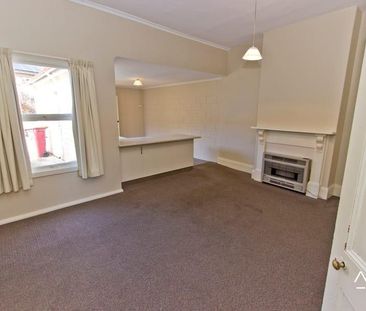 2 Bedroom Cottage - Close to the CBD - Photo 3