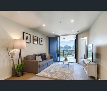 Your Dream Getaway: Luxury Living with Pool & River Views - Photo 2