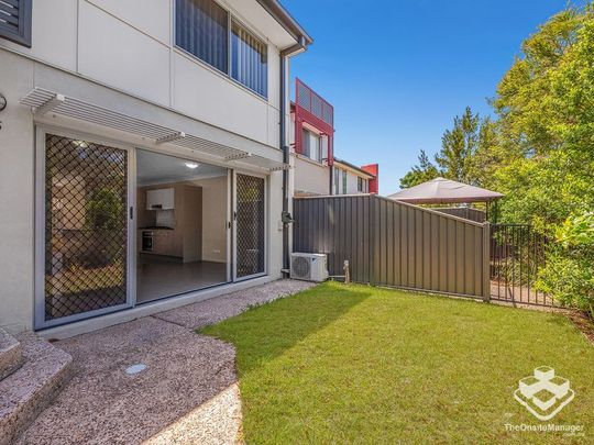Stylish Townhouse Living in Prime Mango Hill Location! - Photo 1