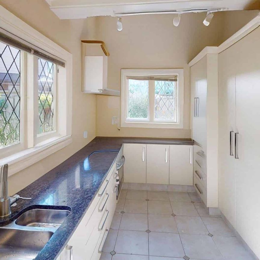 City Centre - 2 Bedrooms - Photo 1