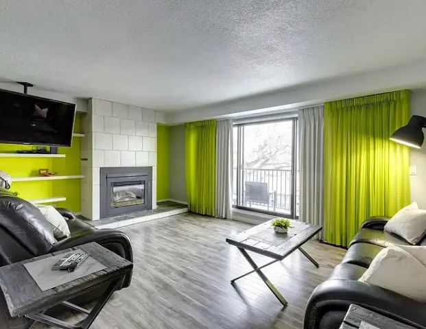 Walk to Downtown from this Beautiful Townhouse in Crescent Heights | Calgary - Photo 1