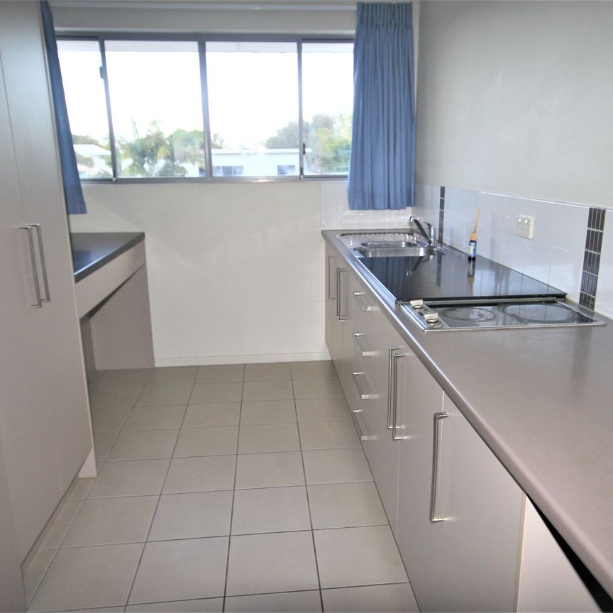 Modern One-Bedroom Unit – Furnished & Fully Air-Conditioned - Photo 1