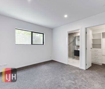 LUXURY TWO BEDROOM UNIT IN BOUTIQUE COMPLEX - Photo 6