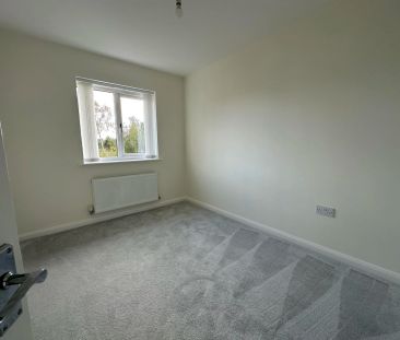 Russet Close, CREWE - Photo 2