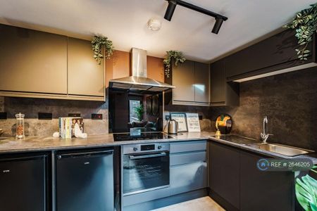 1 bedroom in a house share to rent - Photo 4