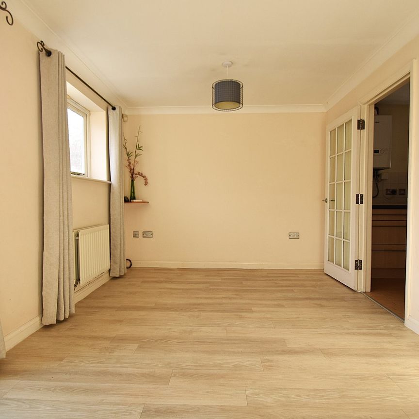 4 bedroom semi-detached house to rent - Photo 1