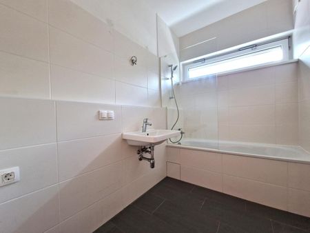 Moderne Terrassenwohnung in absoluter Grün- und Ruhelage - Photo 4