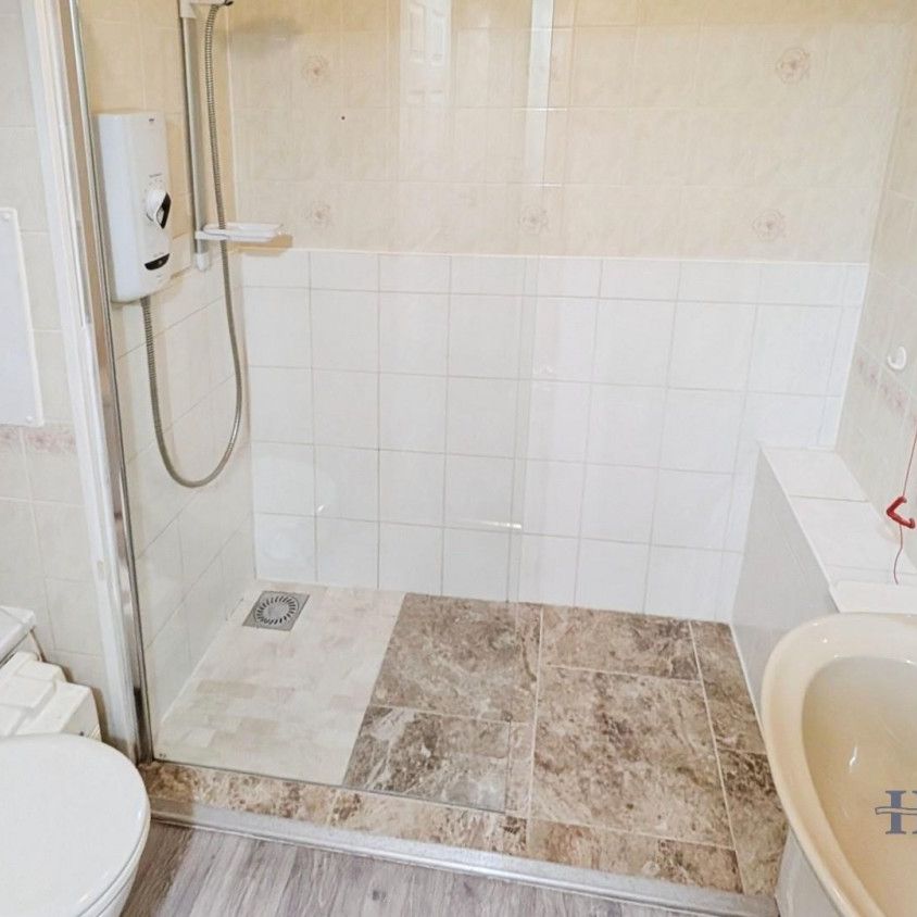 1 bedroom Flat To Let - Photo 1