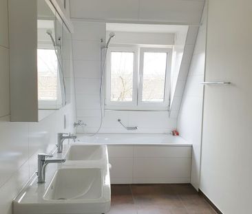 moderne und grosszügige Dachwohnung - Photo 6