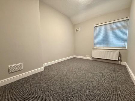 2 bedroom end of terrace house to rent - Photo 2