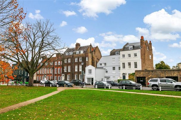 2 bedroom terraced house to rent - Photo 1