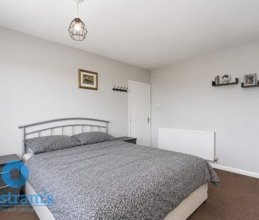 3 bed Flat for Rent - Photo 4