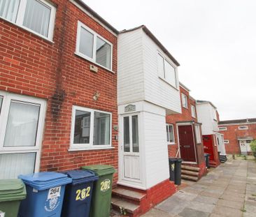 3 bedroom terraced house to rent - Photo 1