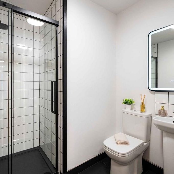 1 bedroom in a flat share to rent - Photo 1