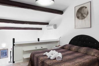 Trastevere: Furnished, modern 2 Bedroom, 2 bath, spacious living room, brgiht, silent, air conditioning. Located in beautiful private complex. #1168