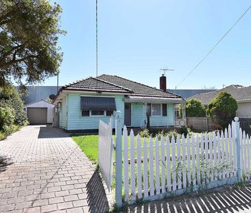 Charming & Classic 2-Bedroom Home with Large Backyard - Photo 6