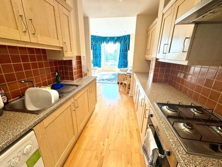 Pendragon Apartments, Southsea - Photo 3