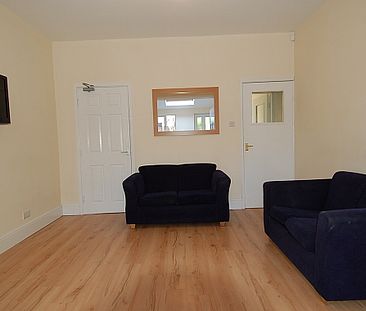 4 Bed House with 2 bathrooms - Photo 5