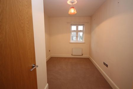 2 bedroom Terraced House to let - Photo 3