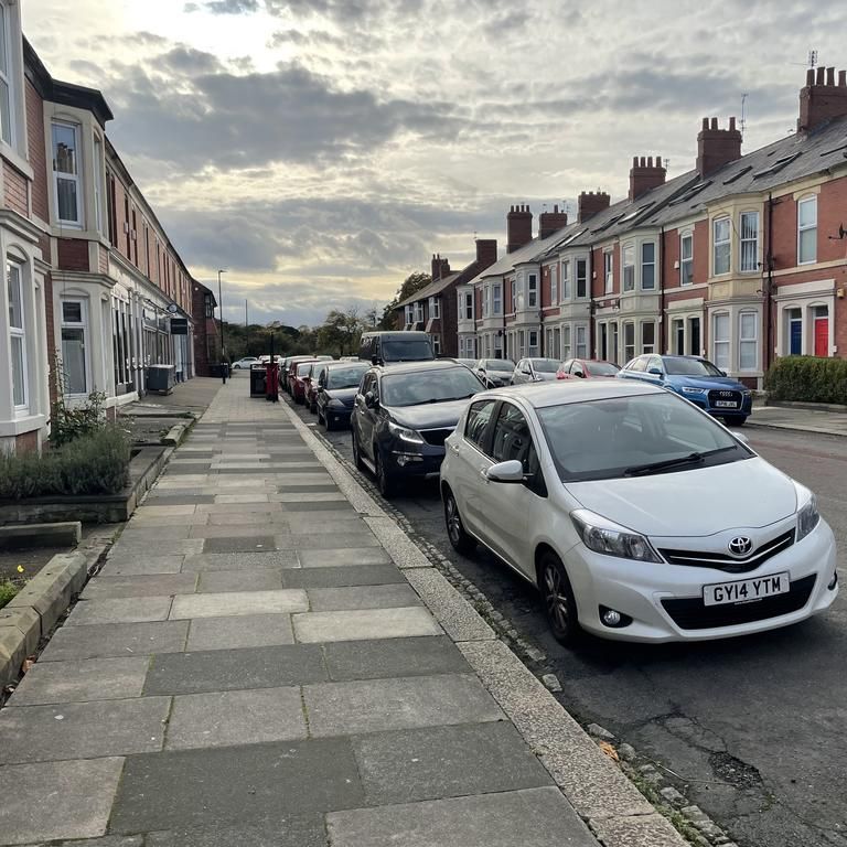 5 bedroom maisonette to rent - Photo 1