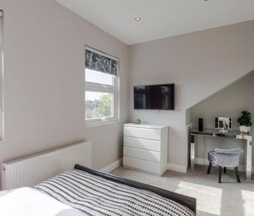 3 bedroom flat to rent - Photo 4