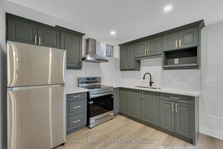 Detached Home For Lease | W9259670 - Photo 5