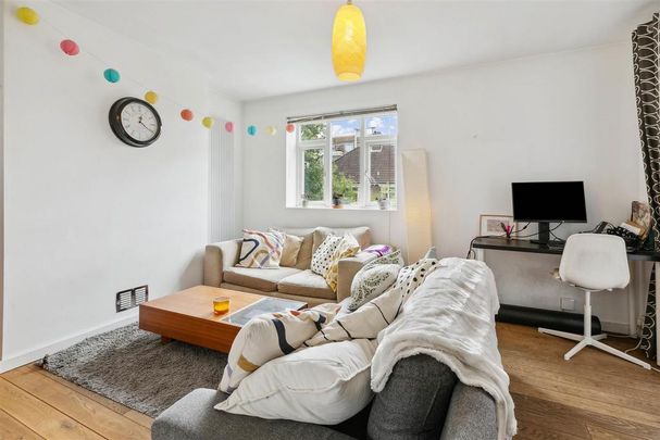 4 bedroom flat to rent - Photo 1