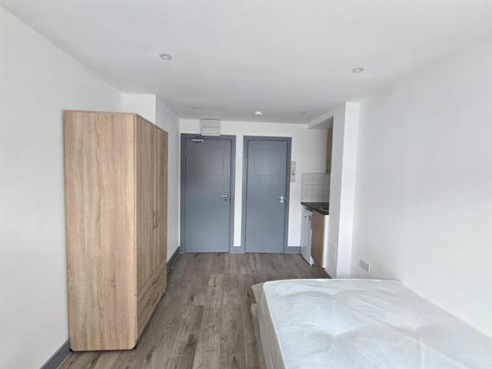 Ormonde Avenue, Epsom KT19, London - Photo 1