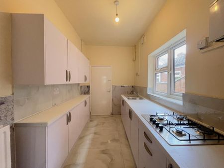 3 bedroom terraced house to rent - Photo 5