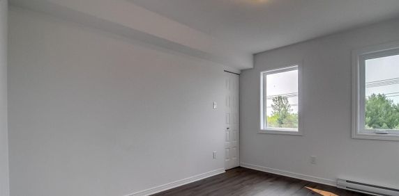 127 Rue De Britannia (Aylmer) Très Beau Logement De 2 Chambres A Couches - Photo 2