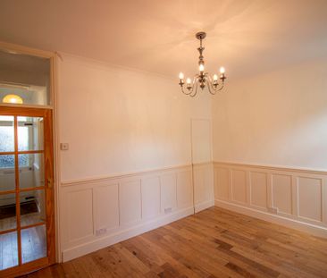 Stunning 2 double bedroom, Victorian house in vibrant location in E15 - Photo 6