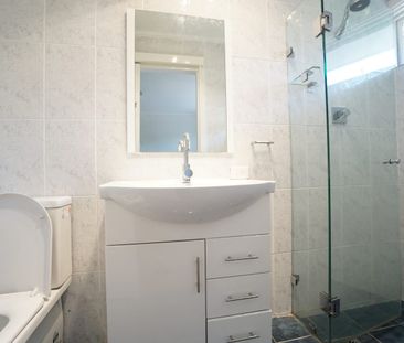 Private, convenient, high side house - Photo 6