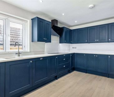 A five bedroom family home in the village of Chobham. - Photo 2