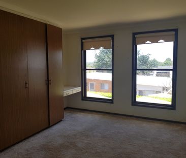 Spacious Unit in East Toowoomba! - Photo 3