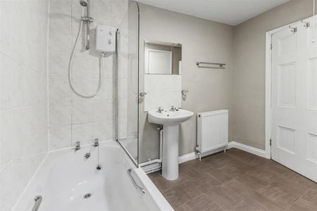 2 BED Apartment To rent - Photo 5