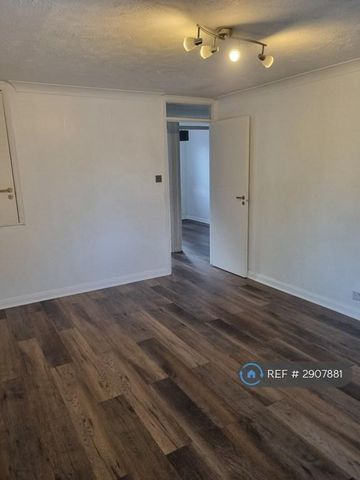 2 bedroom maisonette to rent - Photo 2