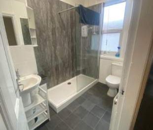 5 bedroom property to rent in Liverpool - Photo 5