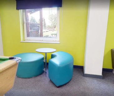 Silver + Lounge room - Photo 2