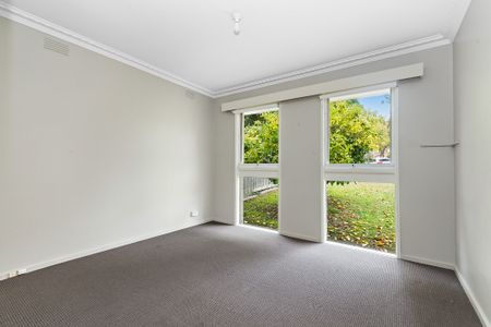 37 Lincoln Avenue, Mont Albert North VIC 3129 - House For Rent | Domain - Photo 4