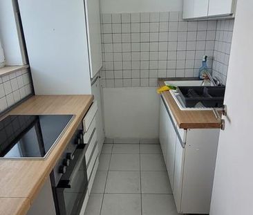 Wohnung mit Balkon und Einbauküche in Leverkusen - Photo 1