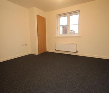 2 bedroom Flat To Let - Photo 3