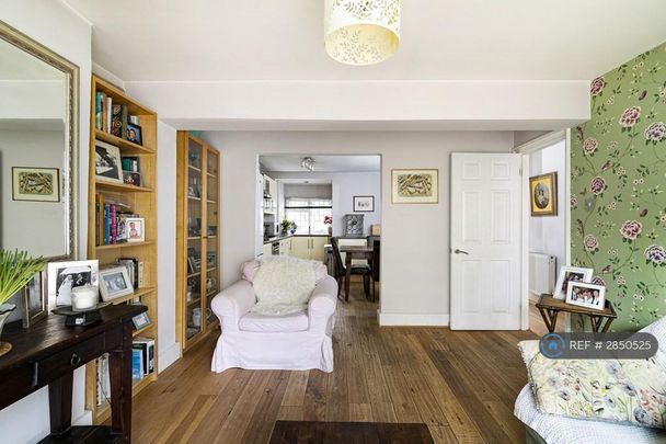 3 bedroom flat to rent - Photo 1