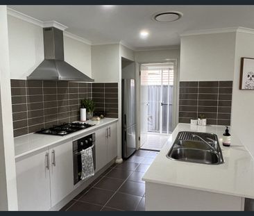 Spacious 4 Bedroom Home - Photo 6