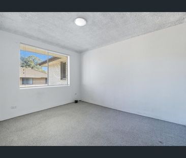 Top Floor Living! - Photo 3