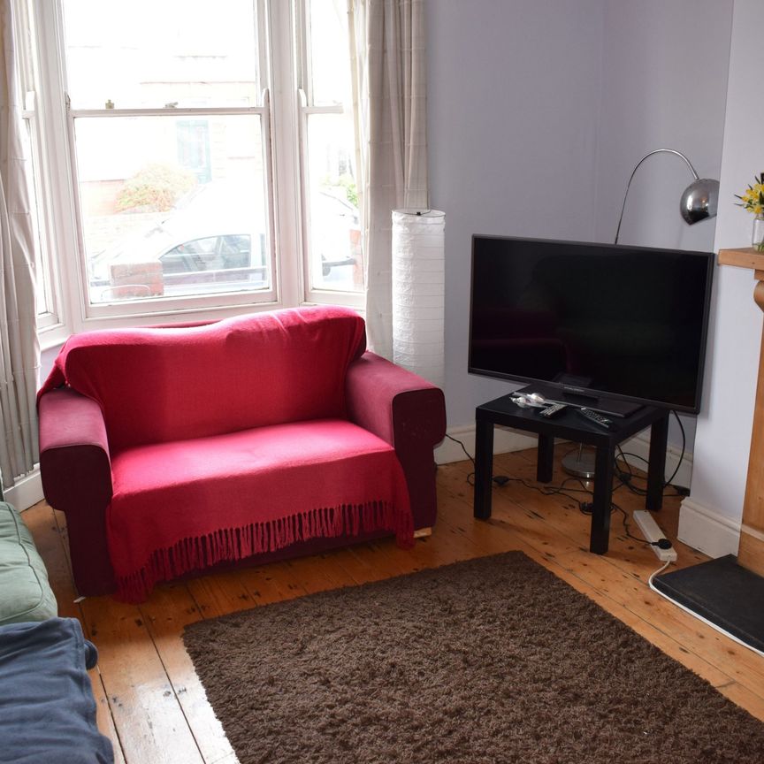 Double Room- Walk to Southmead Hospital - Photo 1