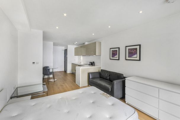 Studio Flat, Westworth House, W6 - Photo 1