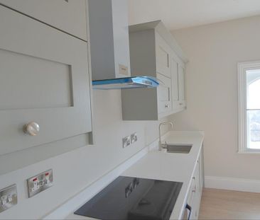 2 bedroom penthouse to rent - Photo 2