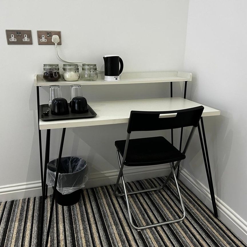 Bedsit, High Town Road, LU2 - Photo 1